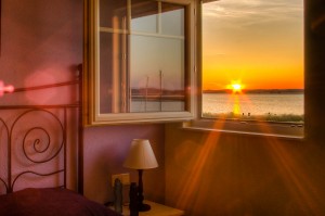 Bild: Haus Morgenrot Reet gedeckt (Mönchgut auf Rügen) direkt am Meer