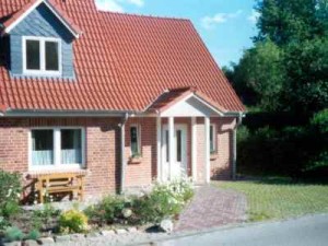 Bild: Ferienhaus BUTEN gemütliche Doppelhaushälfte mit Terrasse und Garten
